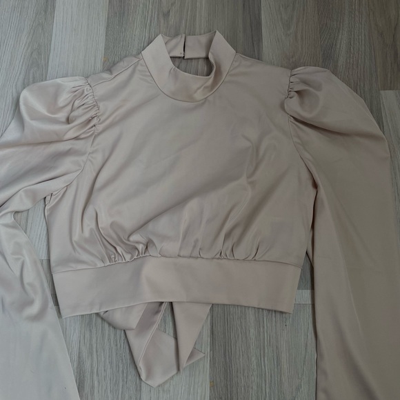 Silky open back blouse - Picture 2 of 4